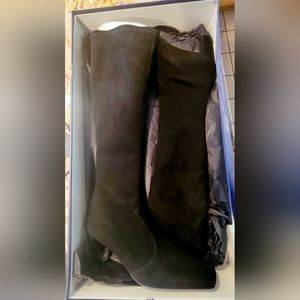 Black suede boots, Stuart Weitzman, Size 8
